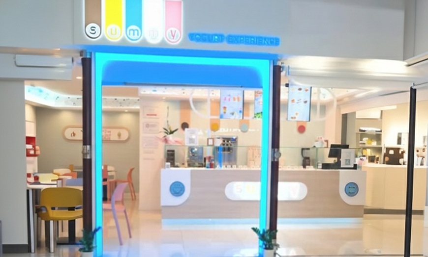 Image 3: Yogur natural helado, tortitas o crepes y café o frapé  