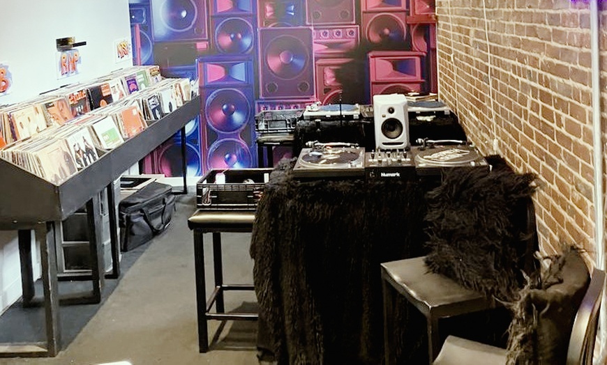 Image 2: Learn DJ Basics with a Twist