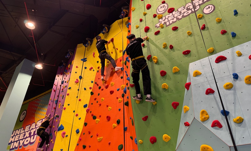 Image 2: Maximize Fun With Glitch Arabia's Exciting Play Area Deals