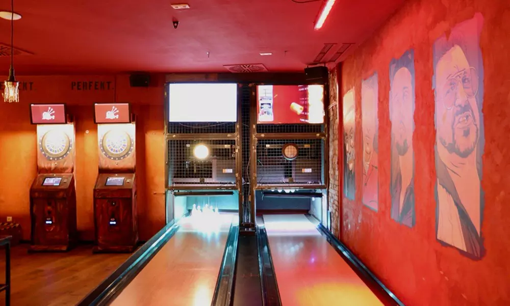 1 Std. Kneipenbowling für 2-6 Personen inkl. 2 Pizza nach Wahl (31% sparen) - Primary Image