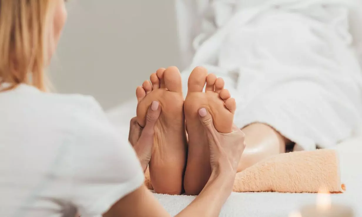 Aromatherapy Oil Massage + Hot Stones for One or Couples 