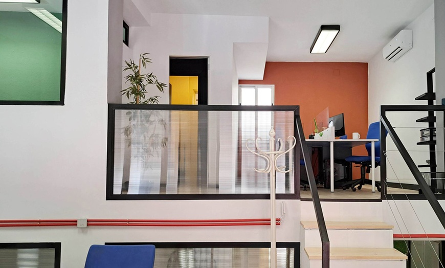 Image 2: Pase de 1 día o 1 mes con WiFi, zonas de descanso y espacios creativos 