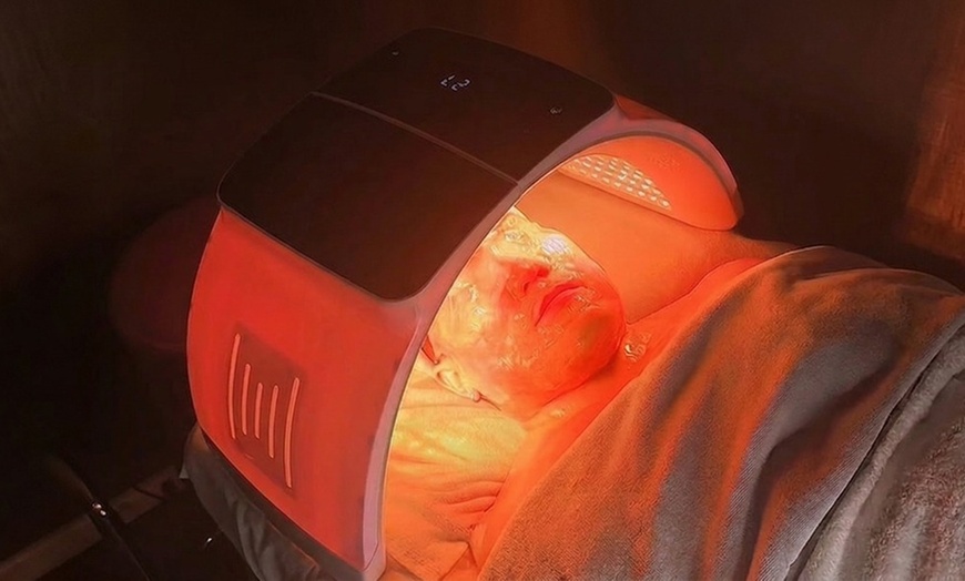 Image 5: Private Facial Treatments with Hydro Bubble & LED Therapy for Men & Women