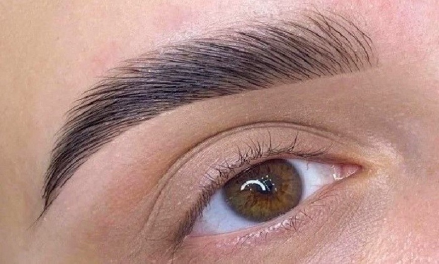 Image 6: Tinte o extensiones de pestañas con opción a lifting, cejas y más 