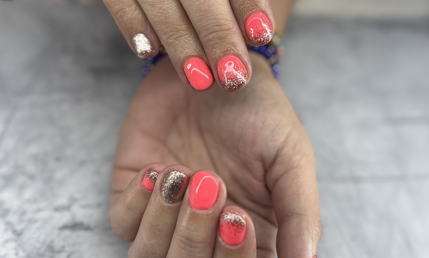 Image 6: Beauté des mains et pose de vernis semi-permanent 