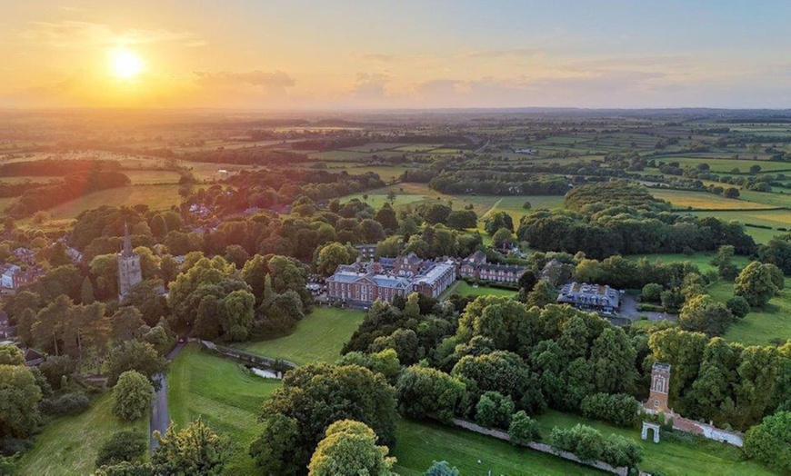 Image 2: Warwickshire: Standard Double / Twin Room with Breakfast, Wi-Fi & More