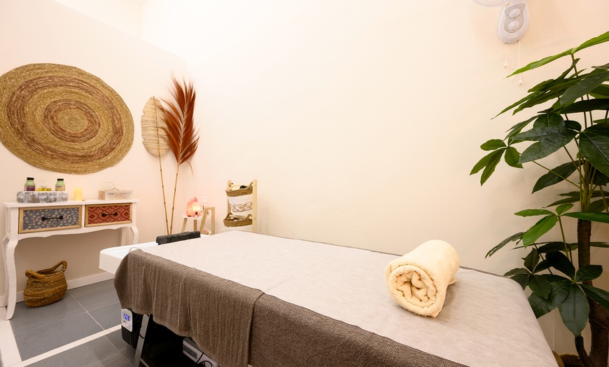 Image 6: Masaje tailandés individual o en pareja de 60 minutos 