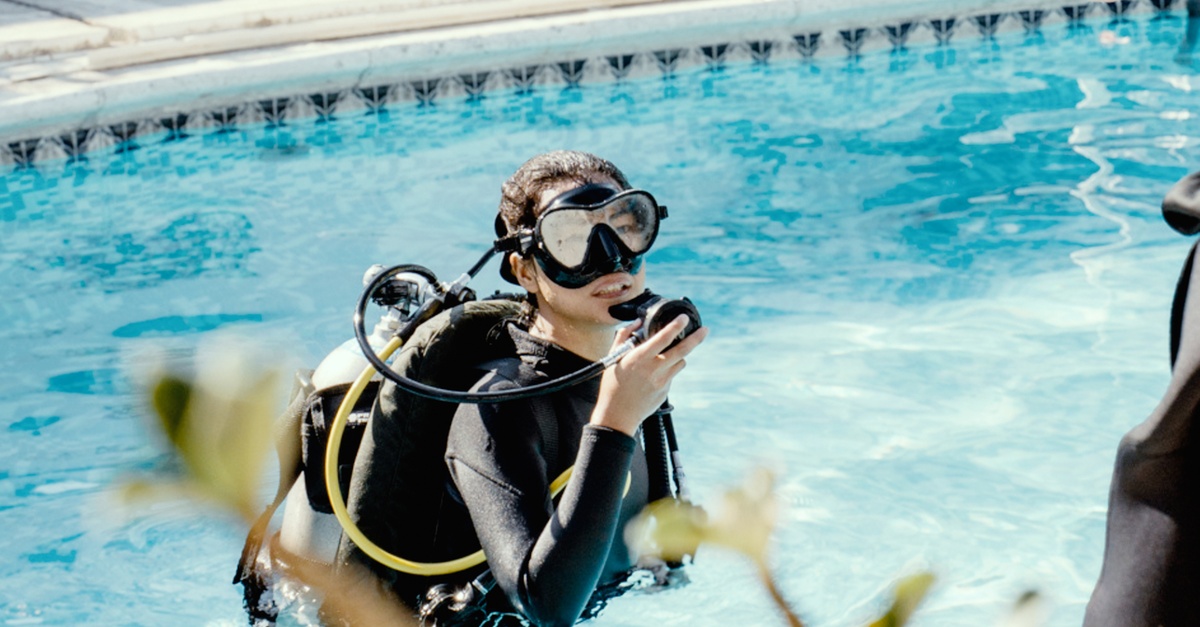 Discover Scuba Diving In Dubai – Guided Boat Dive Experience Discover Scuba Diving In Dubai – Guided Boat Dive Experience