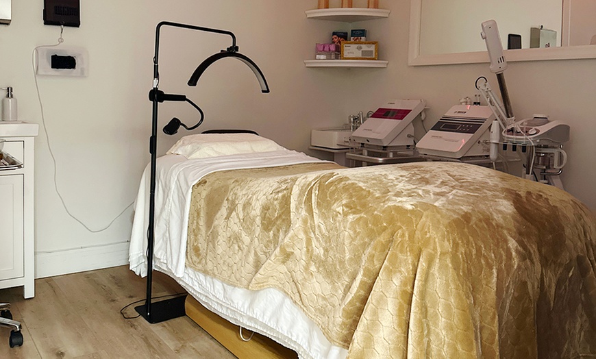 Image 2: 1 or 2 Exosome Treatment, 2, 4, or 6 PRP Syringes for Hair Treatment