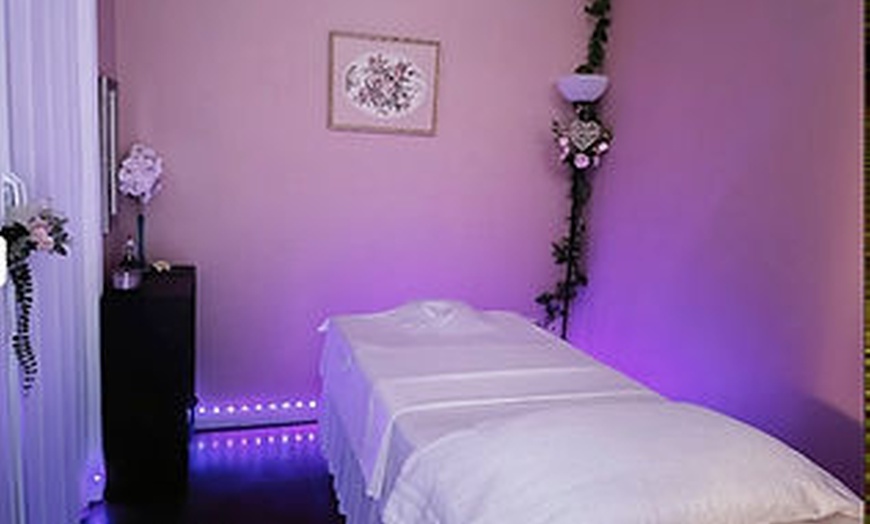 Image 3: Rejuvenate with a 60-Minute Custom Massage w/ Hot Stone, Essential Oil