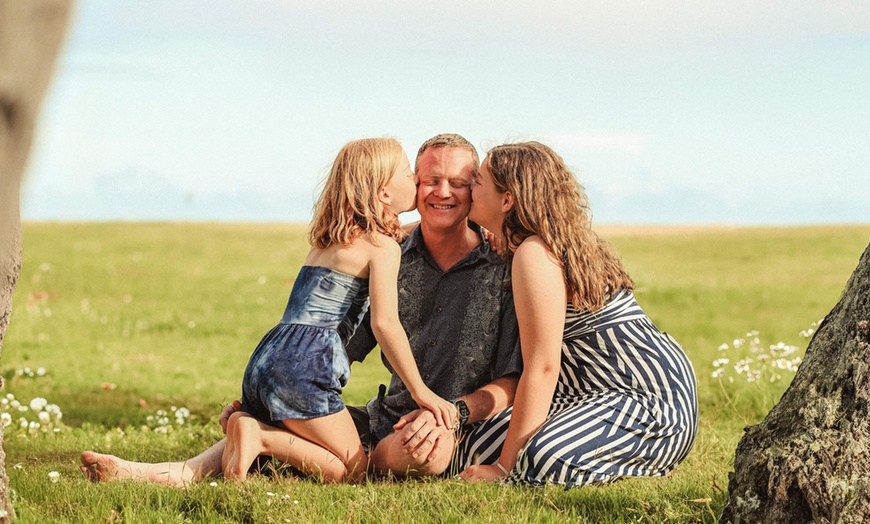 Image 3: 30 or 60 Minute Outdoor Photography Session with Photo Package