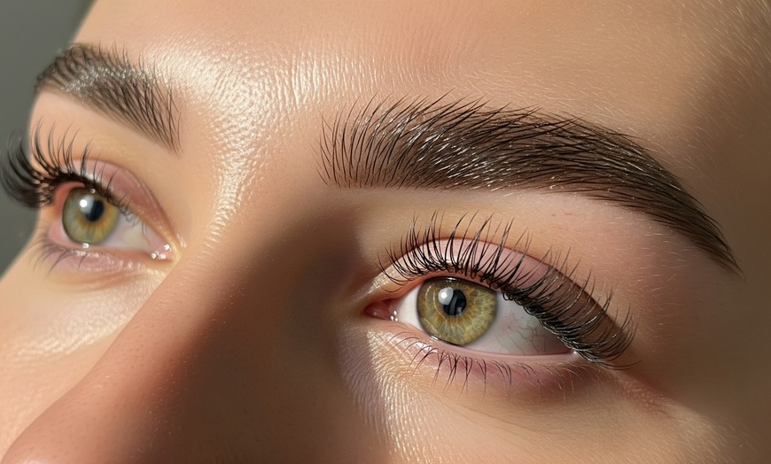 Image 1: Wimpern-Lifting und optionale Färbung bei Angel Lashes (bis zu 36% sparen)