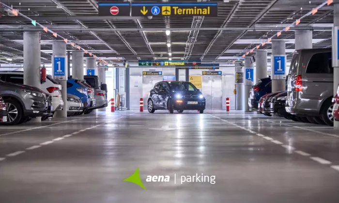 Aprovecha estos descuentos de 25% o 35% para 1 persona y vehículo al reservar un parking oficial de aeropuertos AENA - Primary Image