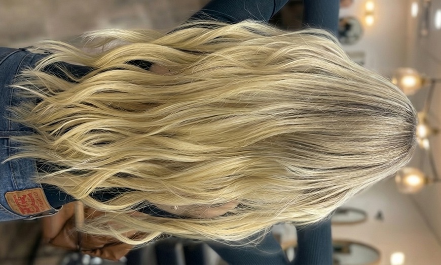 Image 4: Haircut, Shampoo & Styling with 1 or 2 Treatments


