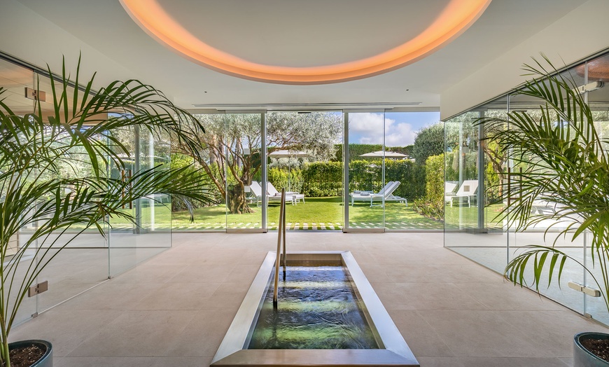 Image 2: Acceso de 50 minutos a zona wellness 5* con masaje o tratamiento