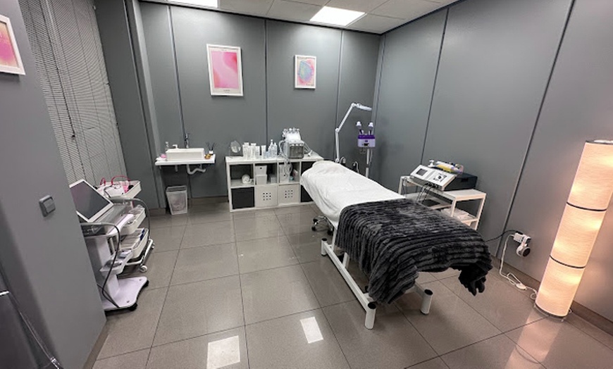 Image 6: Limpieza facial exprés con masaje kobido, radiofrecuencia y más