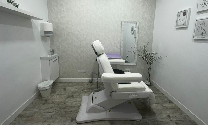 Image 5: Limpieza facial profunda, CC Glow o BB Glow con limpieza incluida 