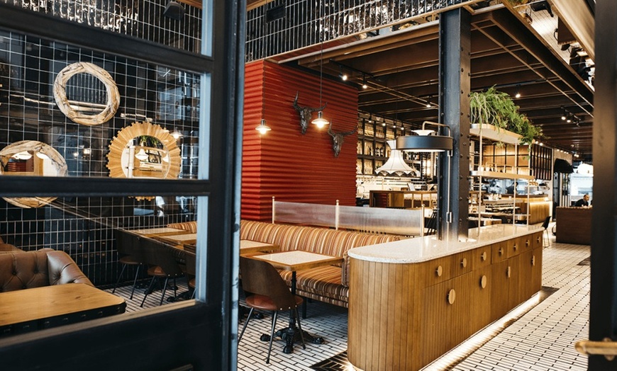 Image 1: Combo de afterwork en SteakBurger con 5 o 10 cervezas y picoteo