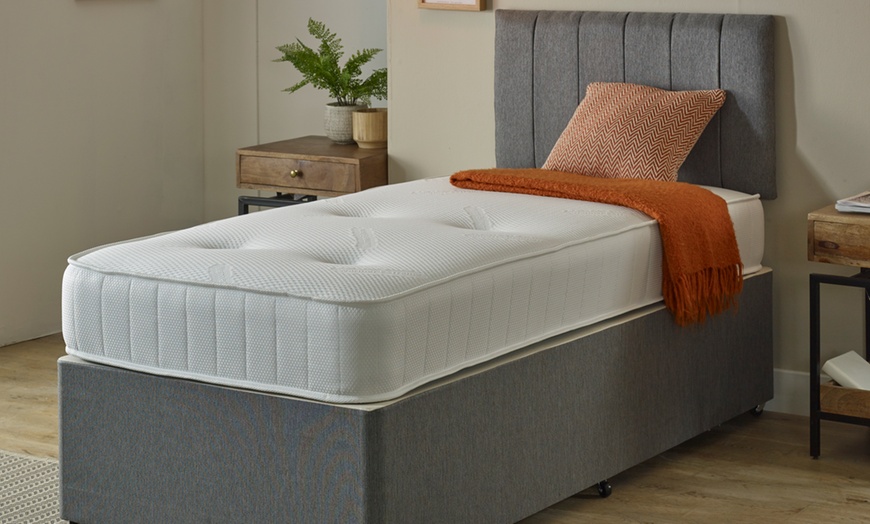 Image 2: Heat Retaining Hand Tufted Hybrid Mattress