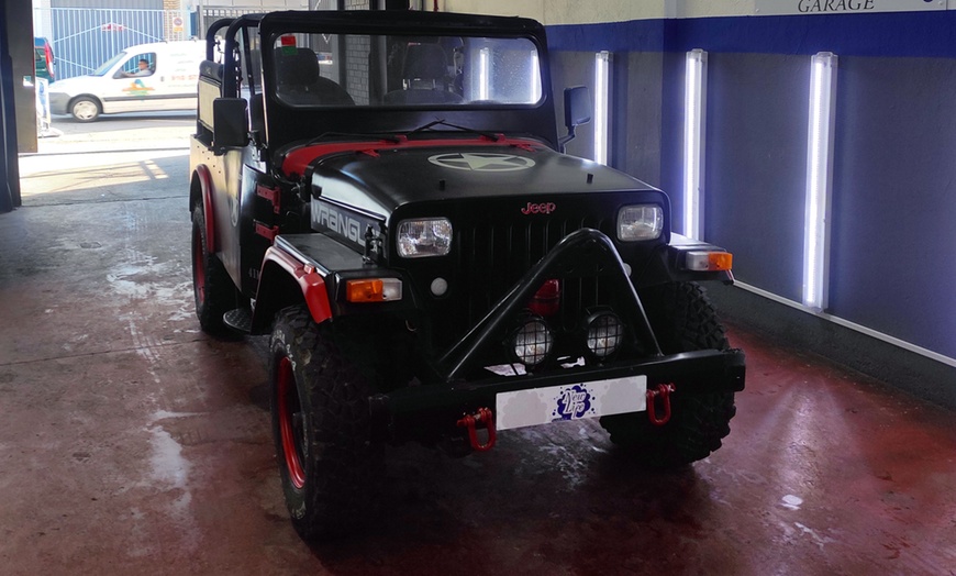 Image 6: Lavado de coche interior y exterior con opción a encerado o tapicería