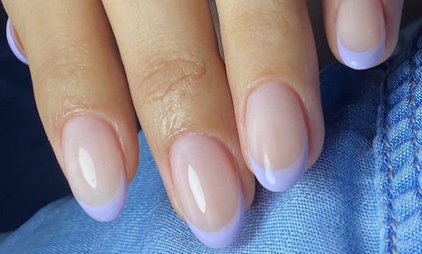 Image 9: Sesiones de manicura, pedicura y uñas de gel para una persona