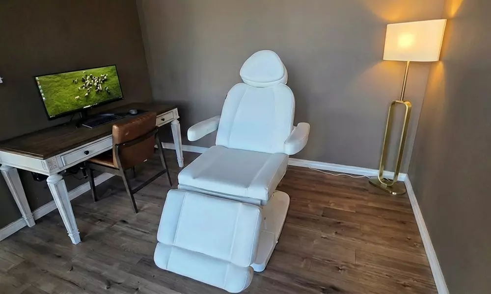 Aesthetics by Spotlight Offers Smooth Fine Lines with 20, 40, 60 or 100 Units of Botox Treatments(Up to 55% Off)