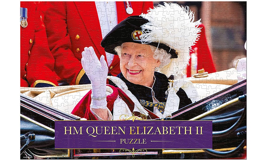 Image 2: Elizabeth II Carriage Puzzle