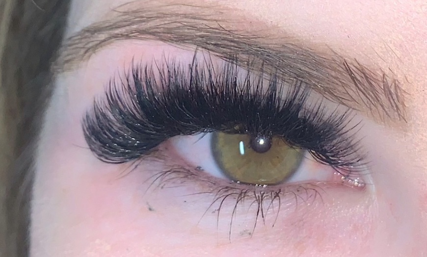Image 2: Up to 52% Off On Different Sets of Full Eyelash Extensions 