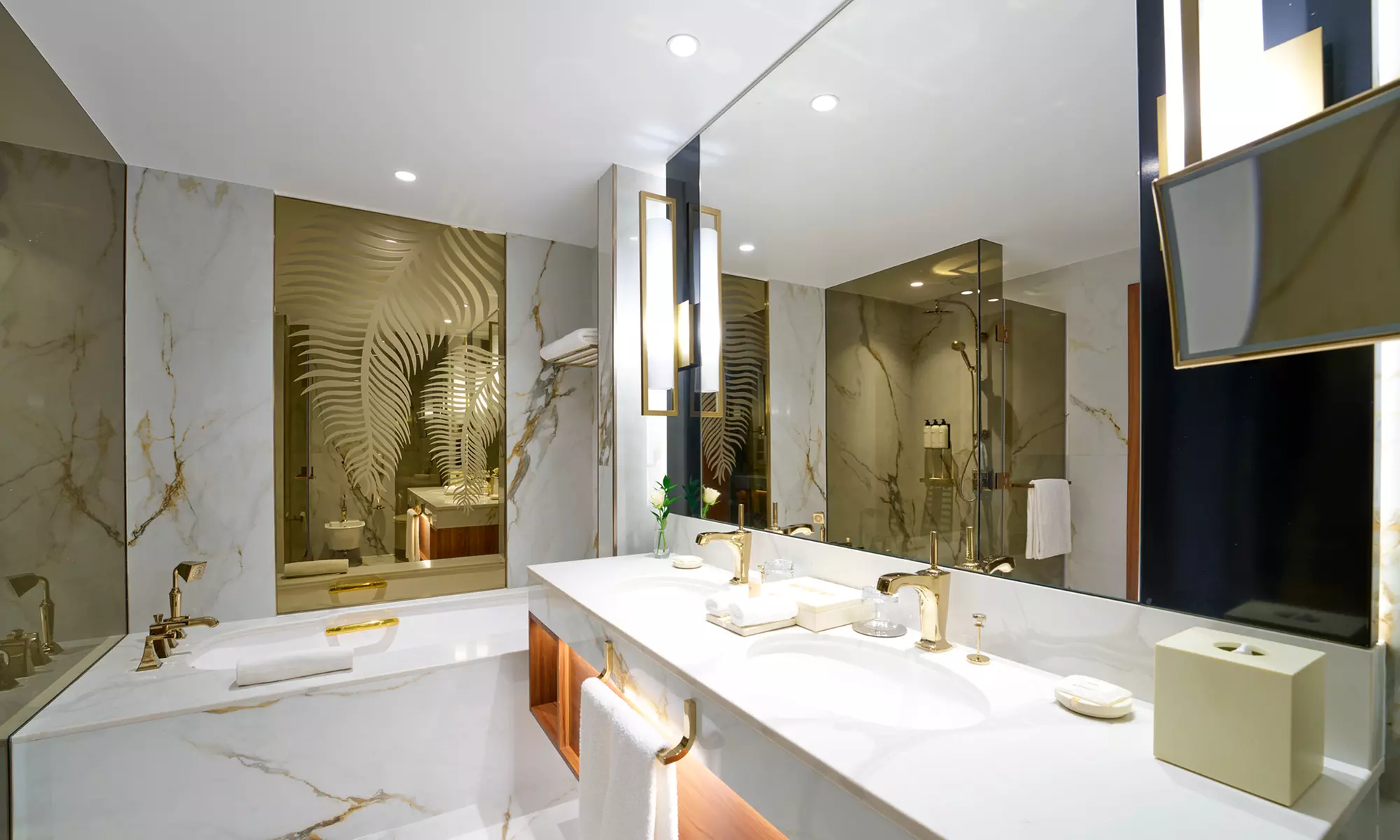 5*Dubai: One-Night Stay with Breakfast and Waterpark Access