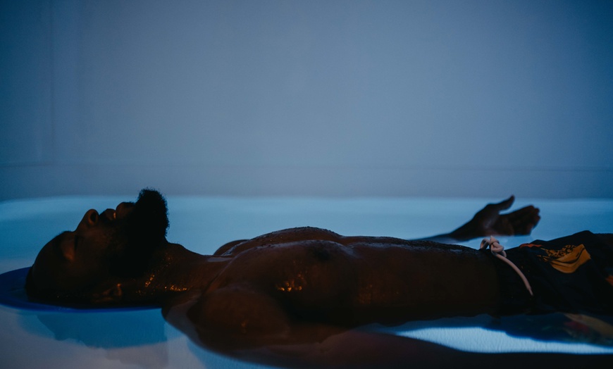 Image 2: Experience the Introductory Floatation / Sauna and Floatation Session!