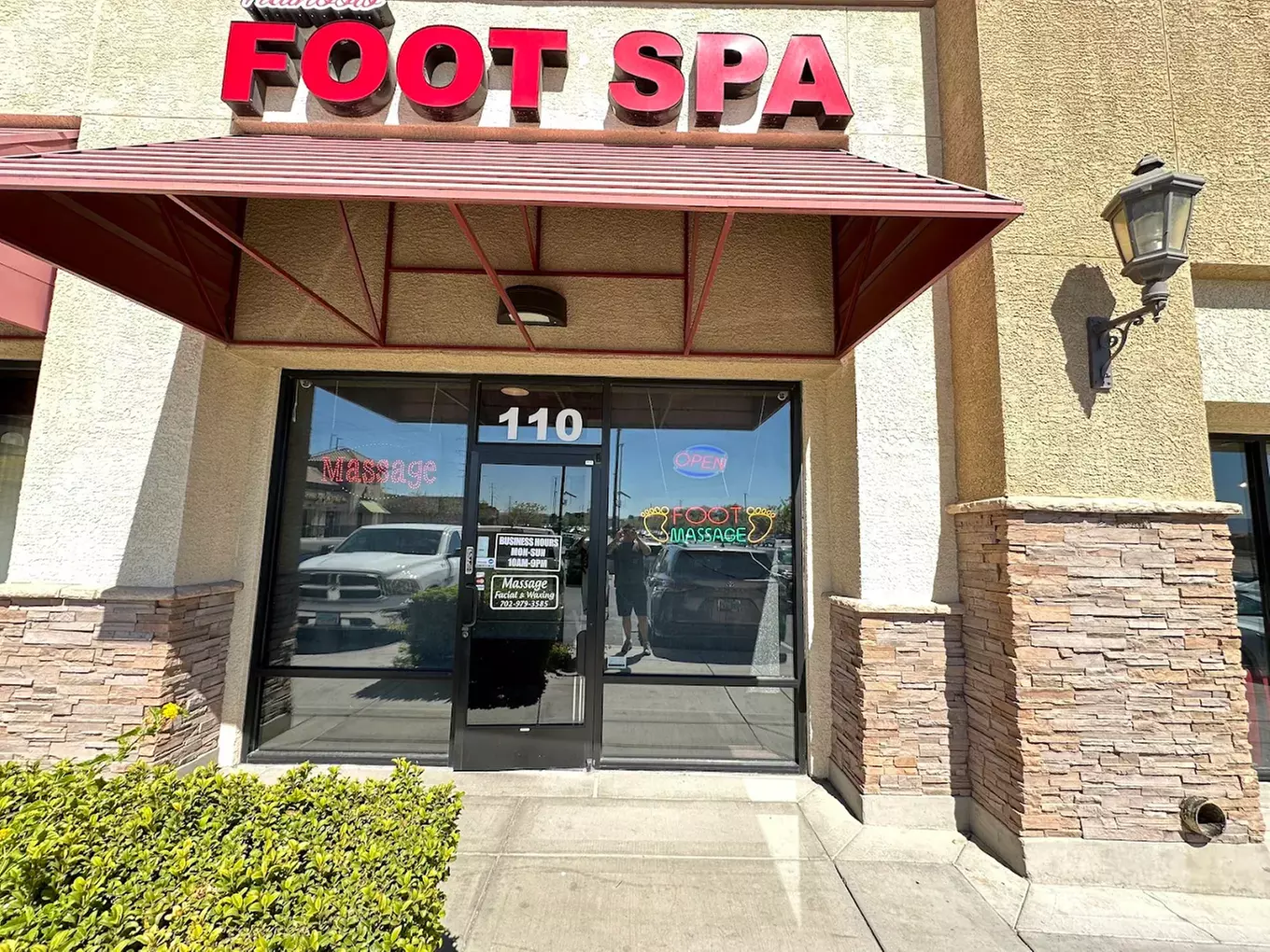 Indulge in Pure Bliss with Rainbow Foot Spa's 60-Minute Massage Experience With Free Hot Stones For One or Two