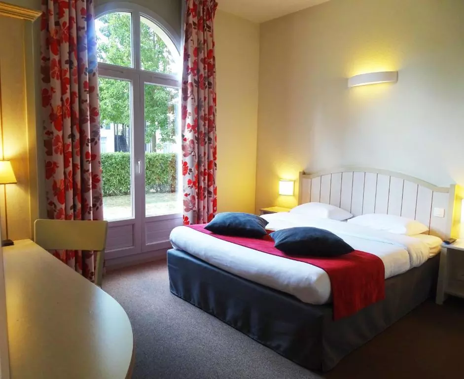 ✈ Disneyland Paris: Volo diretto più hotel e ingresso al parco