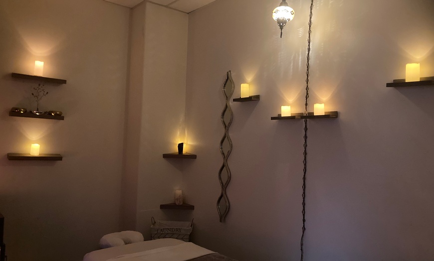 Image 2: Relax with 60/90 Min Deep Tissue Massage & Aromatherapy Add-On
