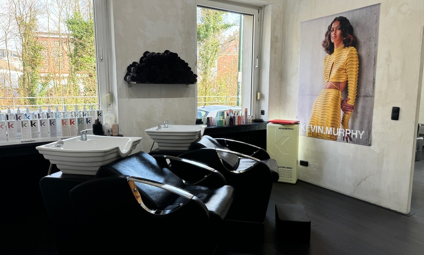 Image 2: Balayage-Komplettpaket, inkl. Haarschnitt & Gloss-Tönung für 1 Person