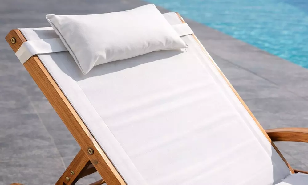 Transat en bois et toile avec accoudoirs et têtière ajustable Kocoon