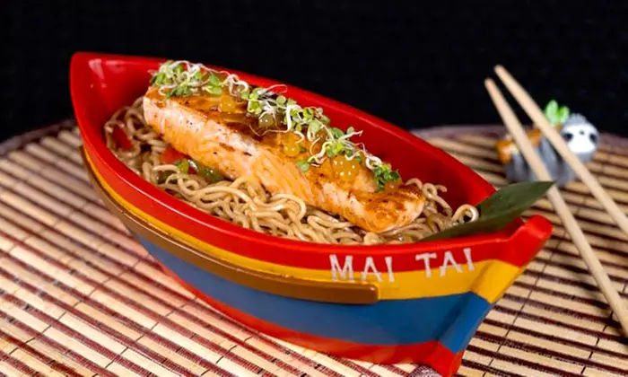 Sabores exóticos con bebida y cóctel tropical en plena Zaragoza