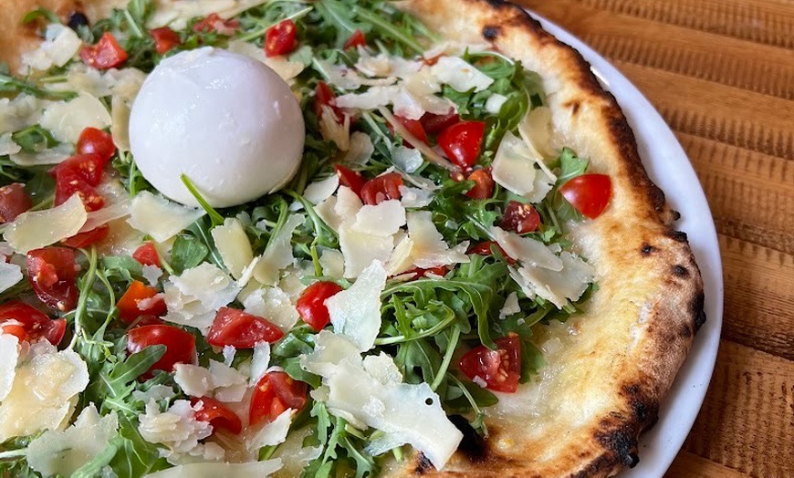 Image 1: Menú italiano con entrante, postre y bebida para 2 o 4 personas