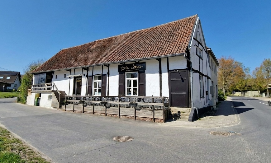 Image 3: Cuisine belge, roumaine et internationale en buffet ou menu