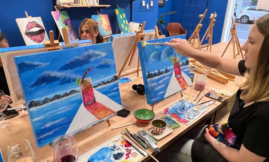 Image 7: Taller de pintura de 2 h con picoteo y vino ilimitado para 1 o 2 pax.