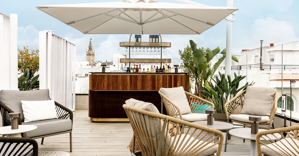 Experiencia VIP en rooftop Scalpers en Sevilla con vistas a la Magdalena