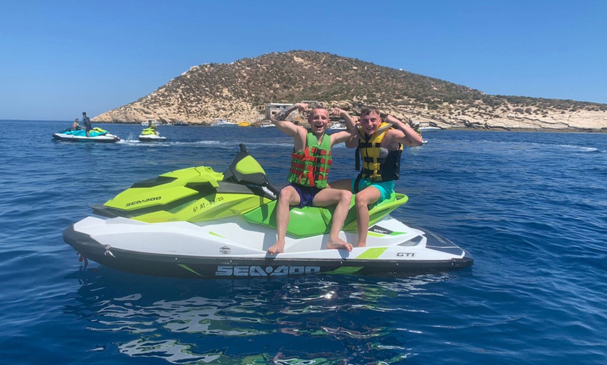 Image 2: 30 o 60 minutos de alquiler de moto de agua para 1 o 2 personas 