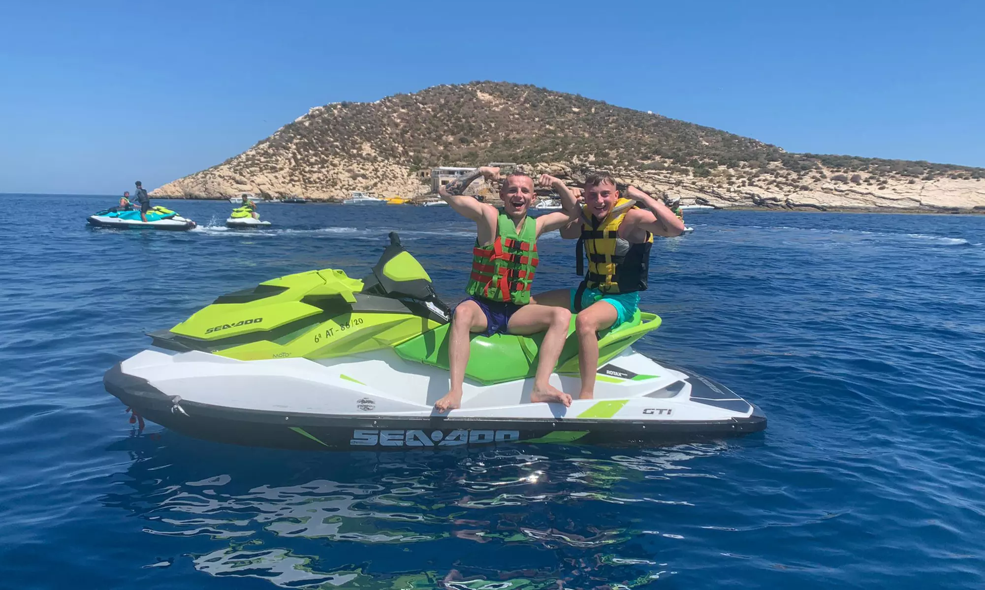 30 o 60 minutos de alquiler de moto de agua para 1 o 2 personas