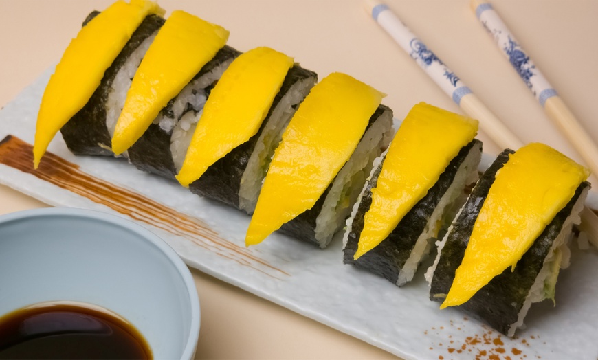 Image 4: Menú de sushi salado o dulce para 2 para el local o para recoger