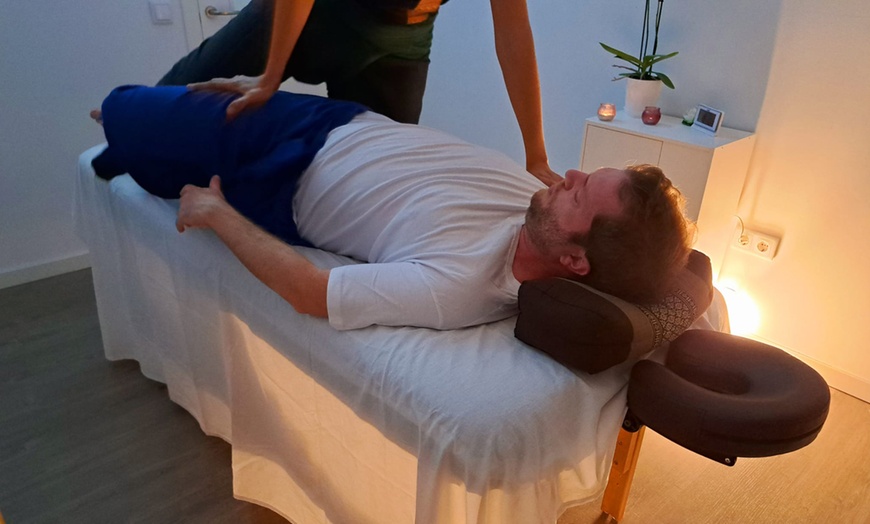 Image 10: Masaje relajante de 30 minutos o tailandés tradicional de hasta 1 h