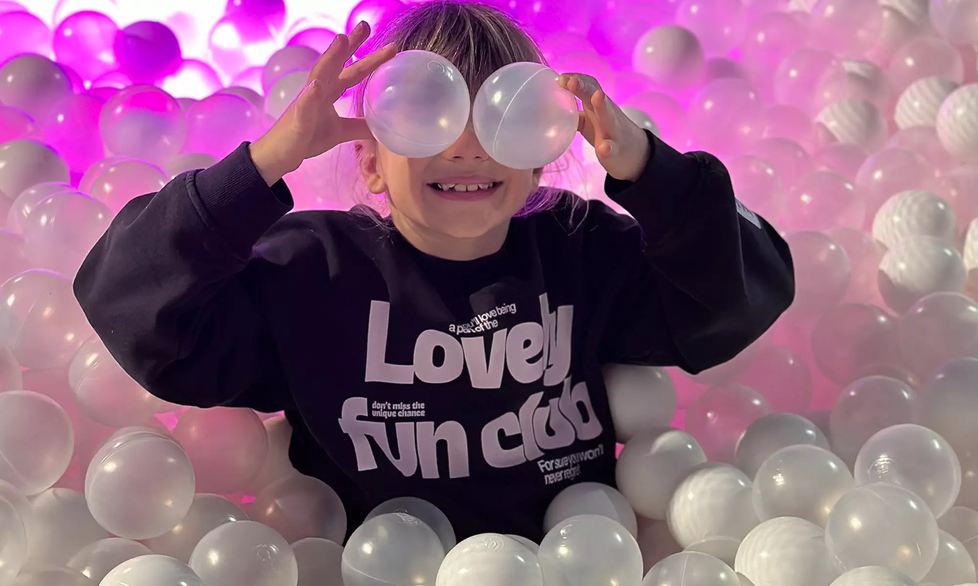 Saltos en camas elásticas y piscina de bolas para hasta 4 personas