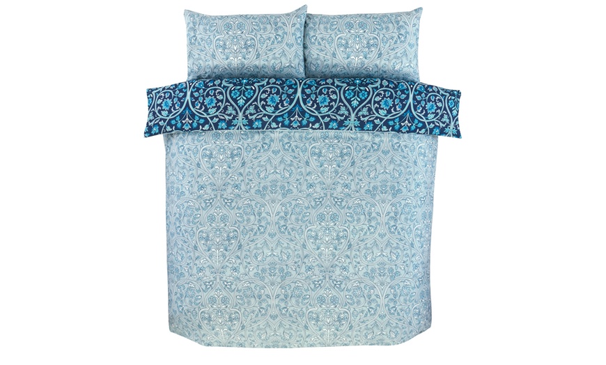 Image 7: Harrow Floral Reversible Duvet Set