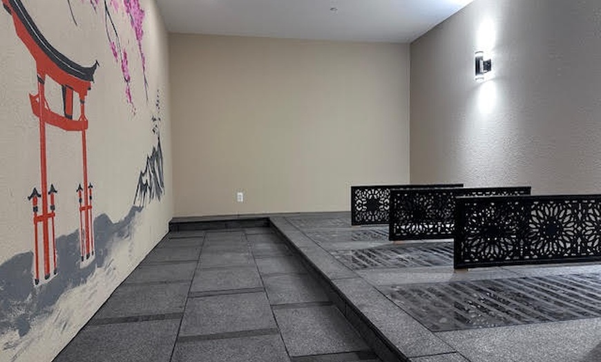 Image 3: Relax with a 30/60-Min Volcano Sauna & 30/60/90-Min Massage Combo 