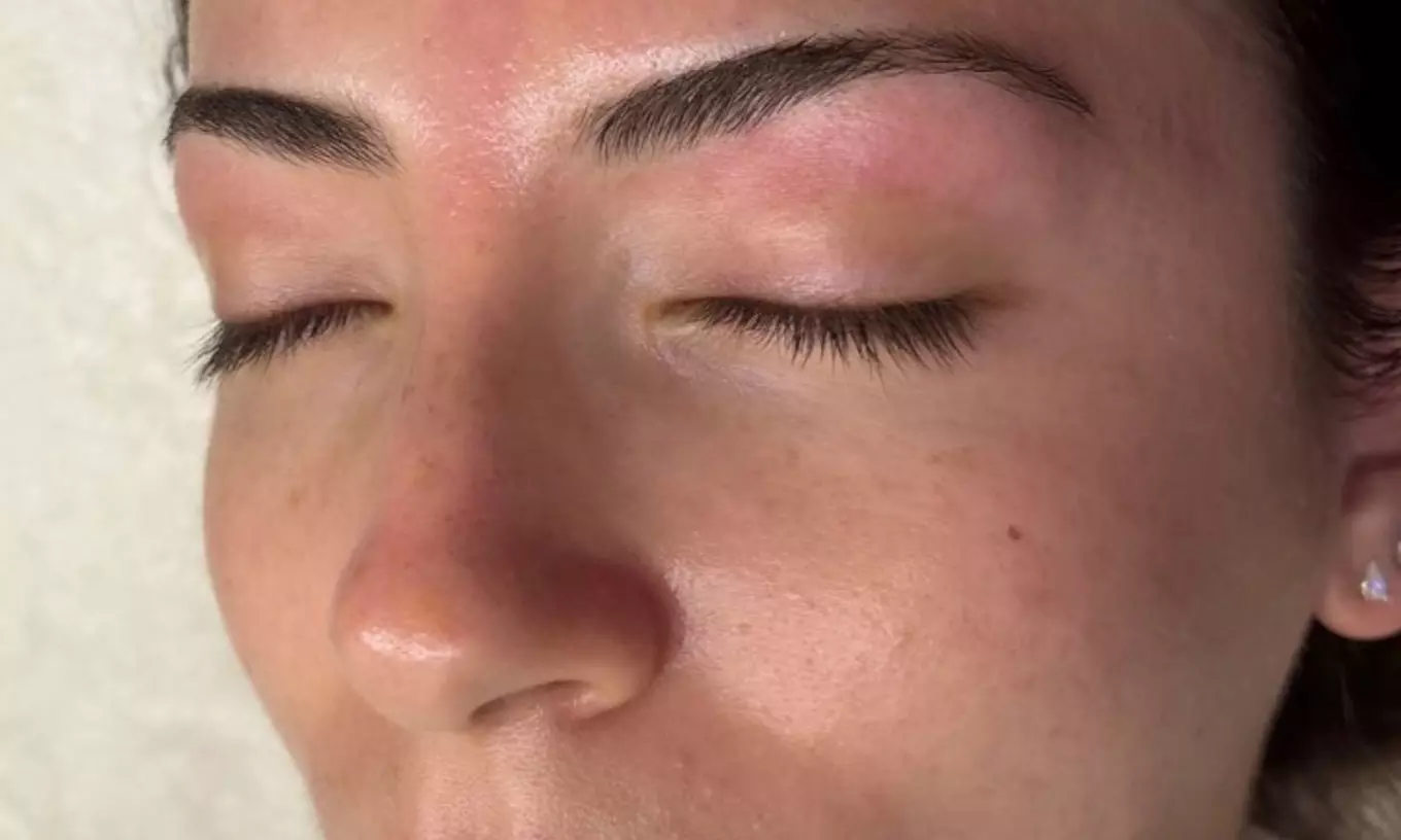 Get Brow Wax + Tint + Lip Wax w/ or w/o (tint)