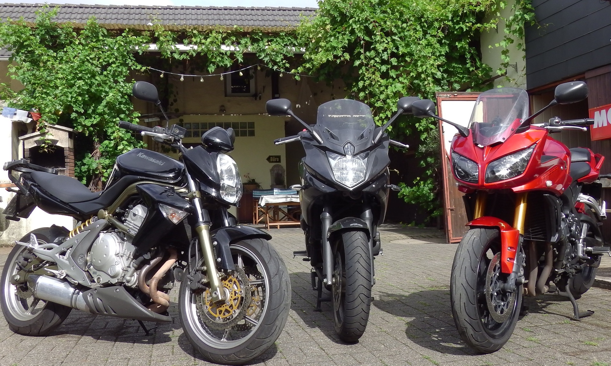 Motoradverleih mit verschiedenen Modellen für bis zu 4 Tage