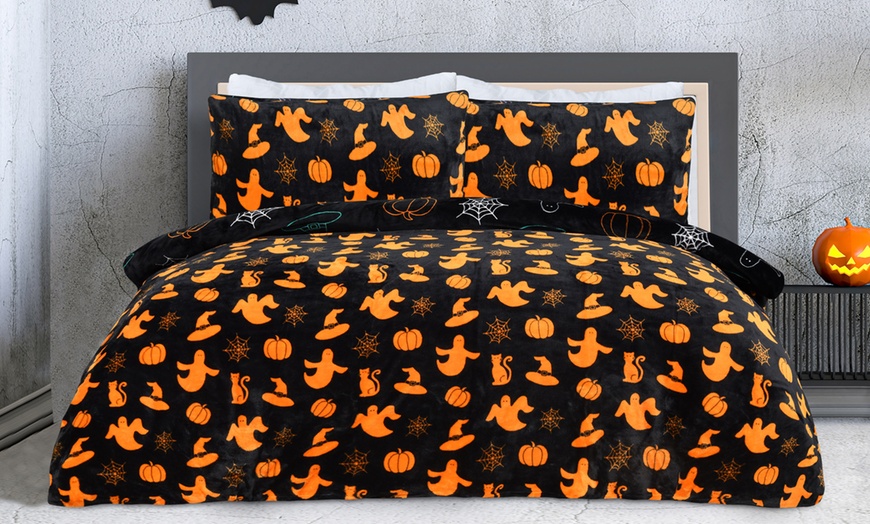 Image 2: Smart Living Reversible Halloween Mix Duvet Set